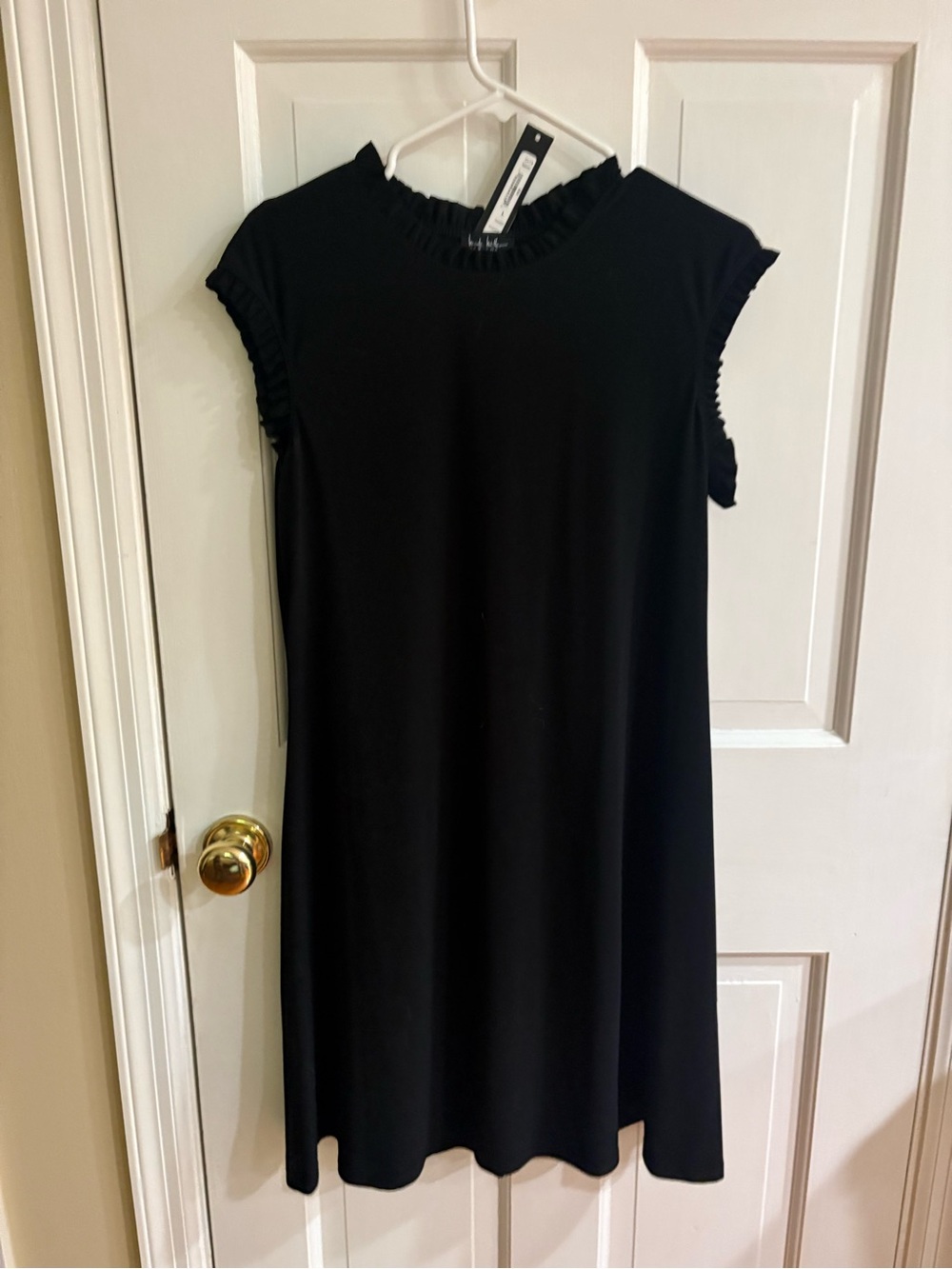 Nicole Miller size large Classic Black Ruffle-Trim Shift Dress